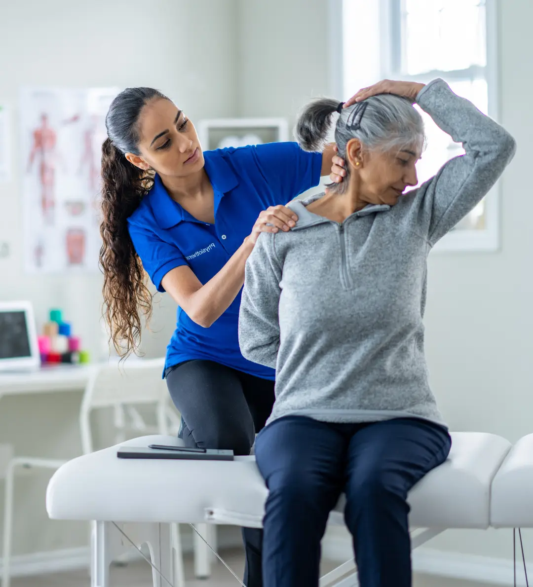 Physiotherapy home service in Dhaka - physiotherapist treating patient